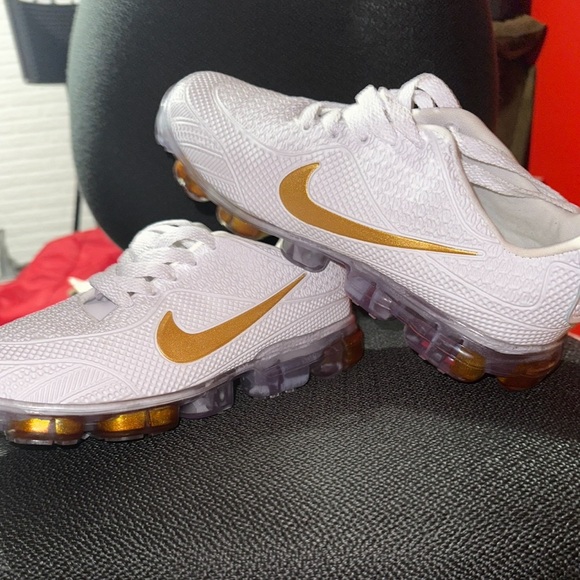 Brand new white Womens size 9 with matching backpack - Picture 2 of 12